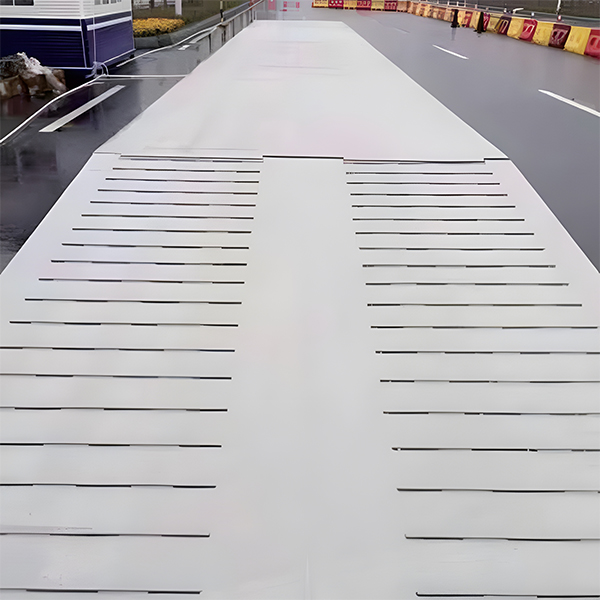 Skala trak jenis cerun